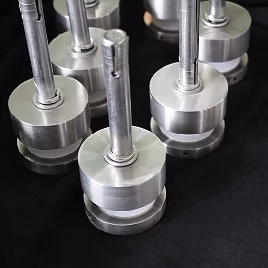 Монтажные аксессуары из нержавеющей стали 304, стеклянный зажим для стальных перил лестницы.